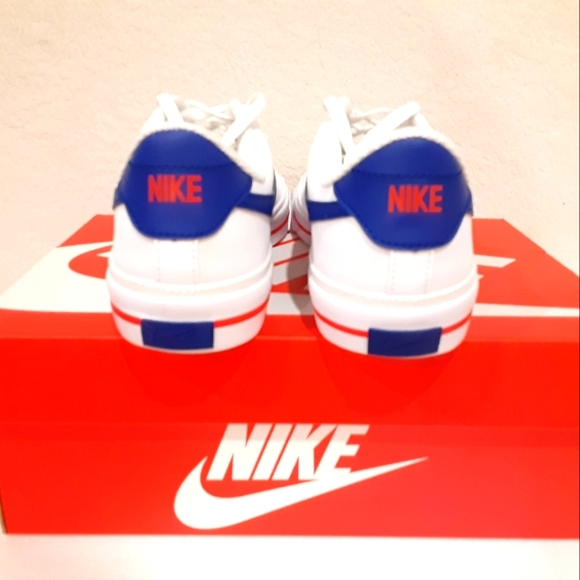 Nike - Picture 4 of 4